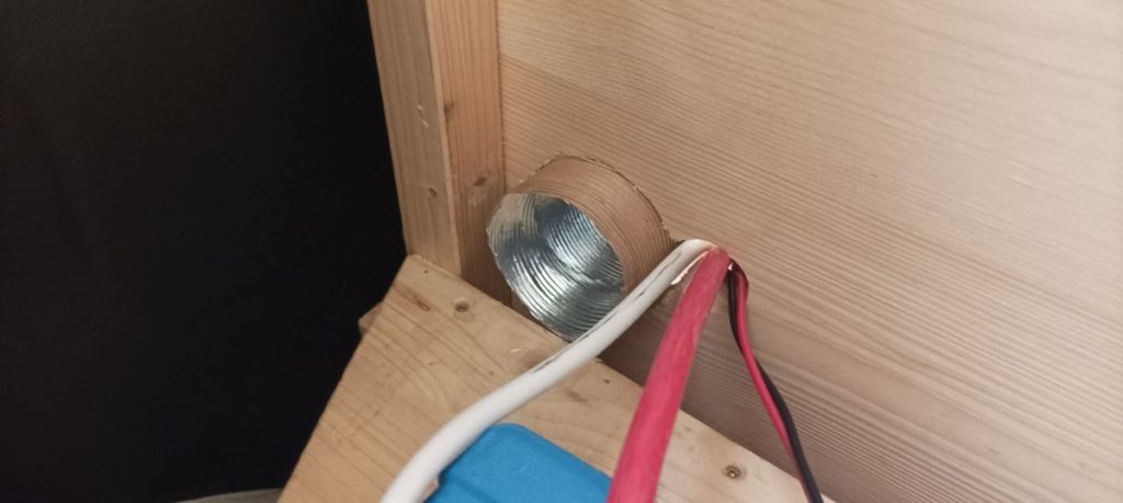 Heizungsrohr unters Bett verlegt